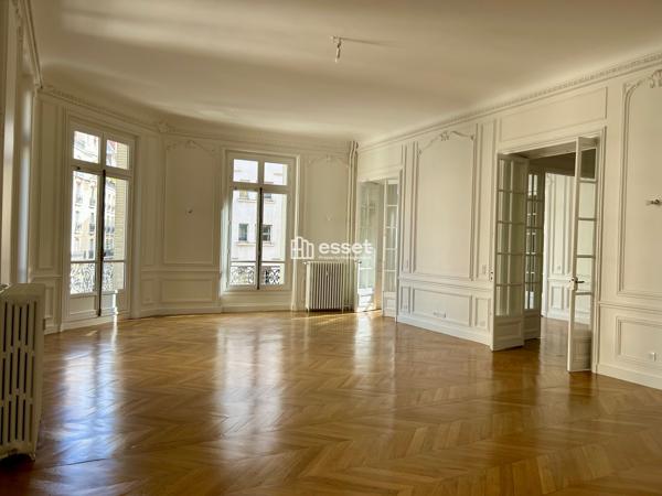 Location Appartement 8 pièces 339 m² - Paris 75017