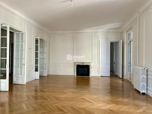 Location Appartement 8 pièces 339 m² - Paris 75017