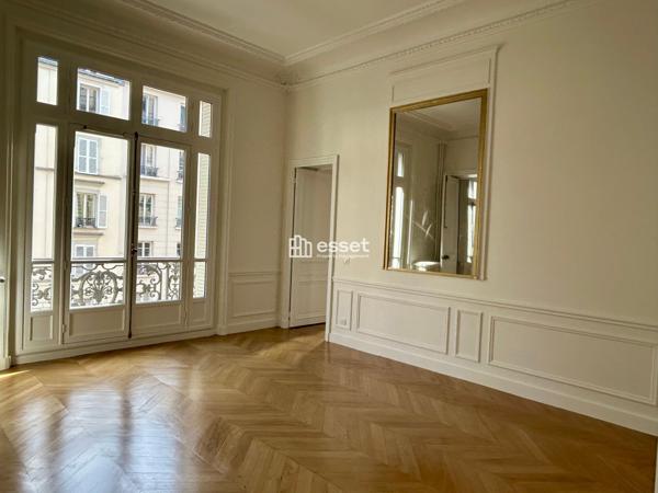 Location Appartement 8 pièces 339 m² - Paris 75017