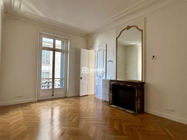 Location Appartement 8 pièces 339 m² - Paris 75017
