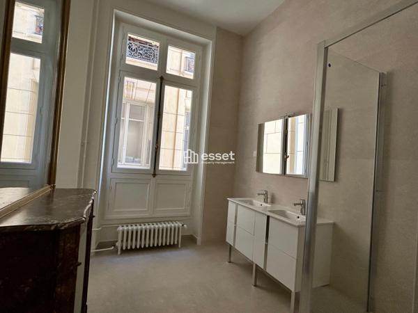 Location Appartement 8 pièces 339 m² - Paris 75017