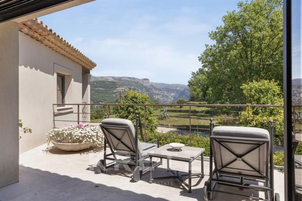 Villa d'architecte d'exception — Calme absolu, vue montagnes, Châteauneuf de Grasse