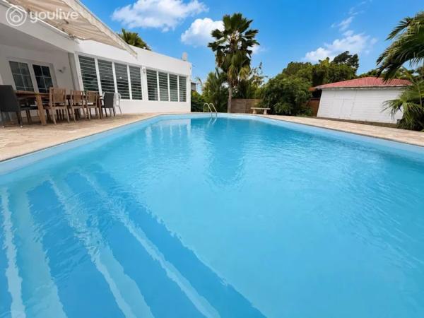 Proche CHU– Villa+ Bungalow 283 m²-piscine -Jardin- Fort-de-France