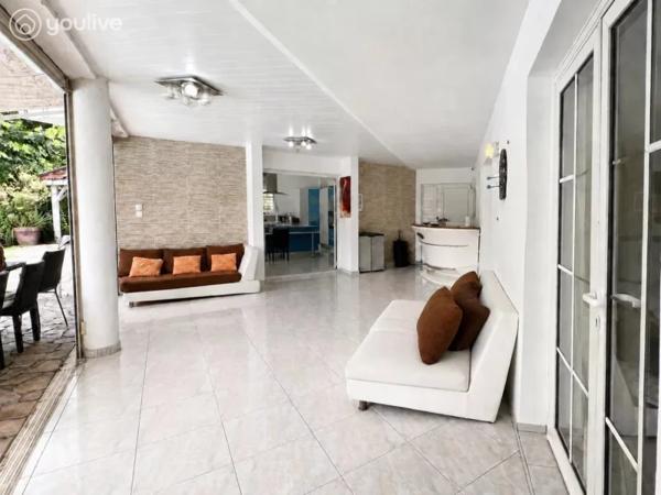 Proche CHU– Villa+ Bungalow 283 m²-piscine -Jardin- Fort-de-France