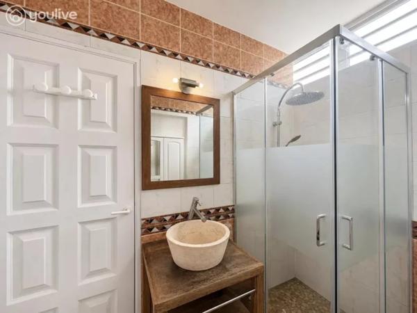 Proche CHU– Villa+ Bungalow 283 m²-piscine -Jardin- Fort-de-France