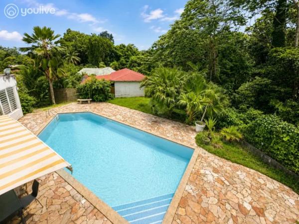 Proche CHU– Villa+ Bungalow 283 m²-piscine -Jardin- Fort-de-France
