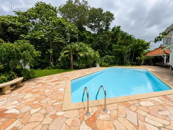 Proche CHU– Villa+ Bungalow 283 m²-piscine -Jardin- Fort-de-France