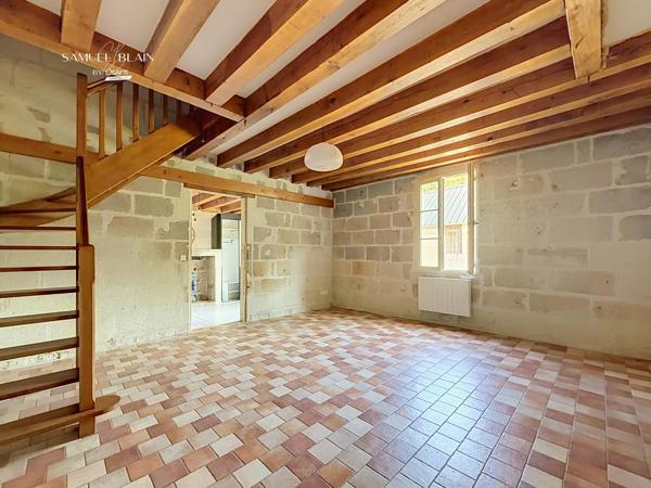 Charme de la pierre et cadre verdoyant : découvrez ce havre de paix familial à Chouzé-sur-Loire.