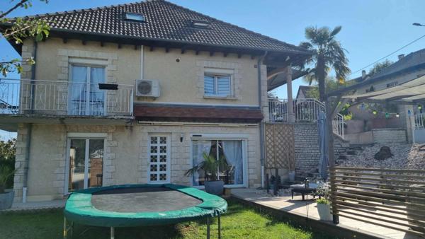 BRIVE - GRANDE MAISON COMPOSEE DE 2 LOGEMENTS