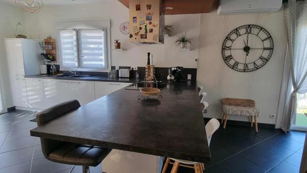 BRIVE - GRANDE MAISON COMPOSEE DE 2 LOGEMENTS