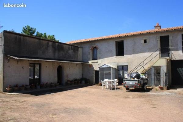 Très grand terrain et 4 chambres