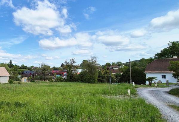Terrain viabilisé et prêt à bâtir à Salies de Béarn 850 m2