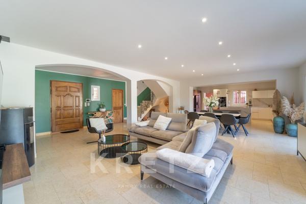 AIX-EN-PROVENCE. VILLA RÉNOVÉE DE 254 M², 5 CHAMBRES, PISCINE, SALLE CINEMA