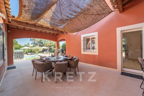 AIX-EN-PROVENCE. VILLA RÉNOVÉE DE 254 M², 5 CHAMBRES, PISCINE, SALLE CINEMA