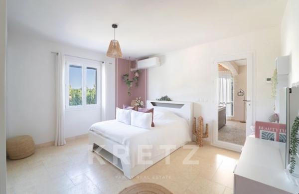 AIX-EN-PROVENCE. VILLA RÉNOVÉE DE 254 M², 5 CHAMBRES, PISCINE, SALLE CINEMA