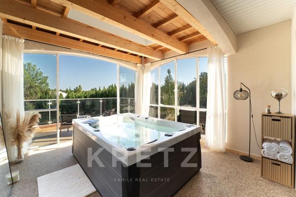 AIX-EN-PROVENCE. VILLA RÉNOVÉE DE 254 M², 5 CHAMBRES, PISCINE, SALLE CINEMA