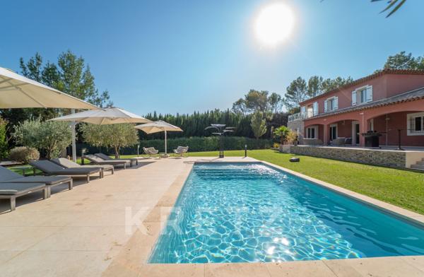 AIX-EN-PROVENCE. VILLA RÉNOVÉE DE 254 M², 5 CHAMBRES, PISCINE, SALLE CINEMA