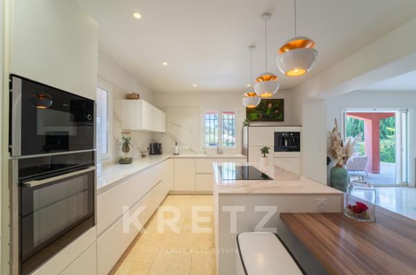 AIX-EN-PROVENCE. VILLA RÉNOVÉE DE 254 M², 5 CHAMBRES, PISCINE, SALLE CINEMA