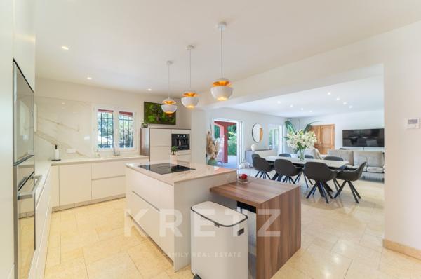AIX-EN-PROVENCE. VILLA RÉNOVÉE DE 254 M², 5 CHAMBRES, PISCINE, SALLE CINEMA