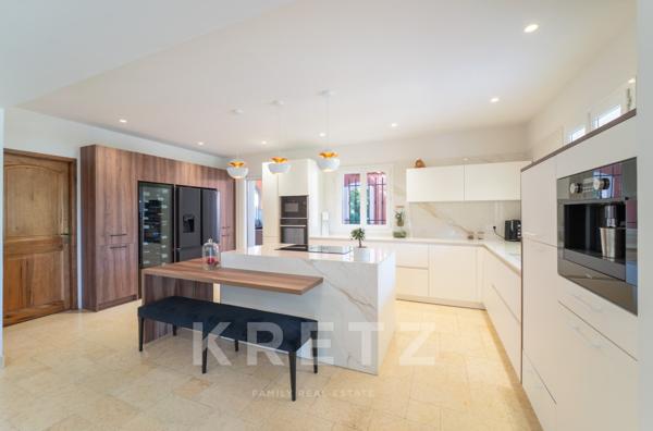 AIX-EN-PROVENCE. VILLA RÉNOVÉE DE 254 M², 5 CHAMBRES, PISCINE, SALLE CINEMA