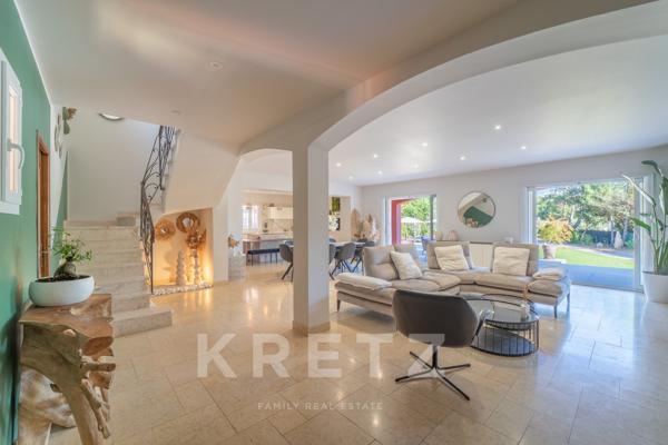 AIX-EN-PROVENCE. VILLA RÉNOVÉE DE 254 M², 5 CHAMBRES, PISCINE, SALLE CINEMA