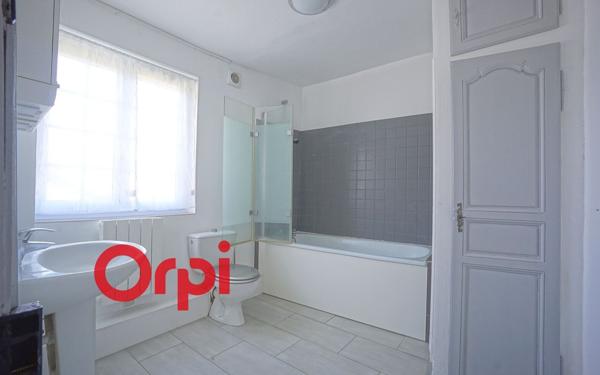 Immeuble à vendre    7 pièces •  Orbec