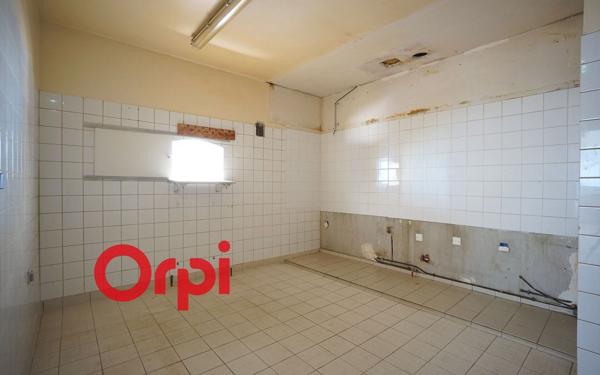 Immeuble à vendre    7 pièces •  Orbec