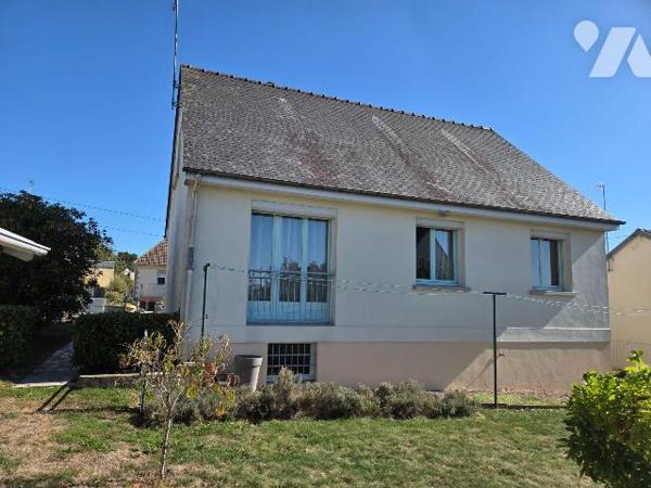 MAYENNE- Pavillon sur sous sol de trois chambres et un bureau.

Maison d'habitation couverte ...