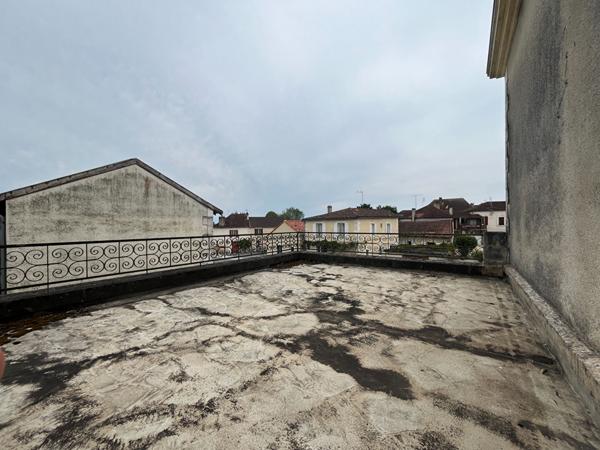 A Vendre Maison et local à rénover à 20 mn de Périgueux à Sorges et Ligueux en Périgord