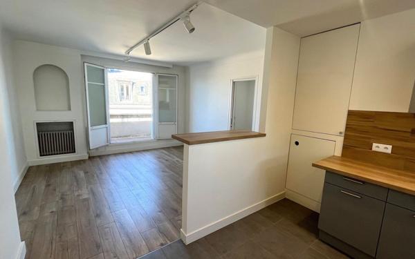 Appartement à vendre    2 pièces • 46,78 m2 Saint-Mandé