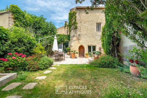 Mas en pierre du XVII° avec jardin