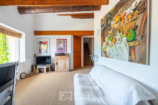 Mas en pierre du XVII° avec jardin