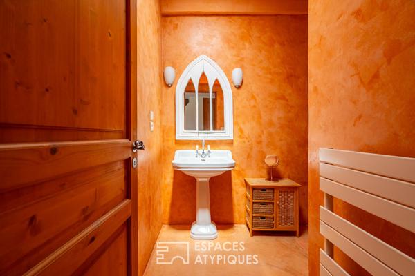 Mas en pierre du XVII° avec jardin