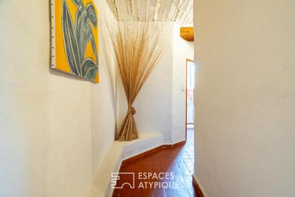 Mas en pierre du XVII° avec jardin