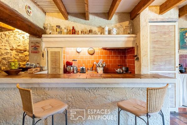 Mas en pierre du XVII° avec jardin