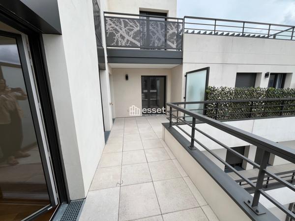 Location Appartement 4 pièces 97.97 m² - Courbevoie 92400