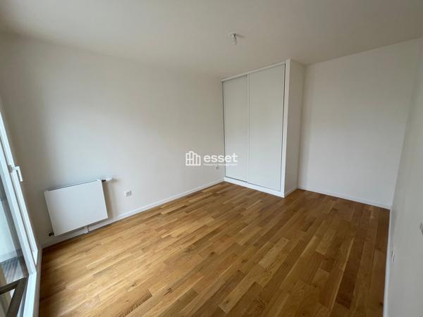 Location Appartement 4 pièces 97.97 m² - Courbevoie 92400