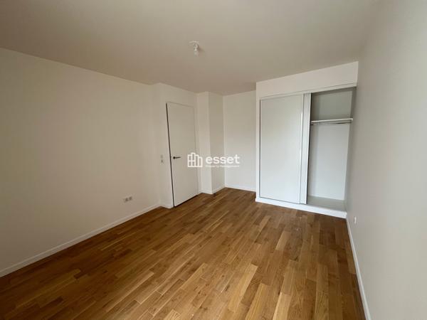 Location Appartement 4 pièces 97.97 m² - Courbevoie 92400