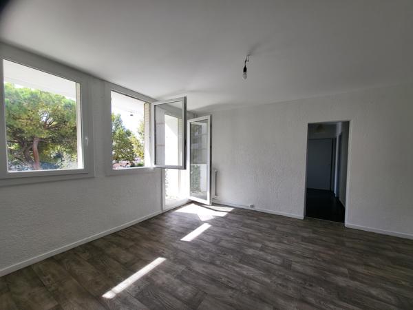 APPARTEMENT 4 PIECES AVEC BALCON VUE SUR JARDIN