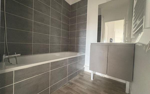 Appartement à vendre    3 pièces • 65 m2 Pont-de-Metz