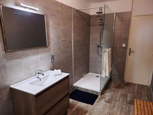 A louer appartement plain pied meublé type F2  secteur cathédrale