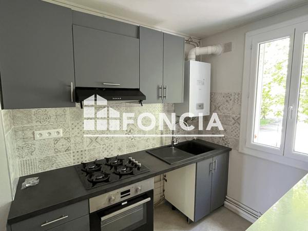 Location Appartement 4 pièces 66 m² - 5 BIS PLACE JULES GOIS Billere 64140
