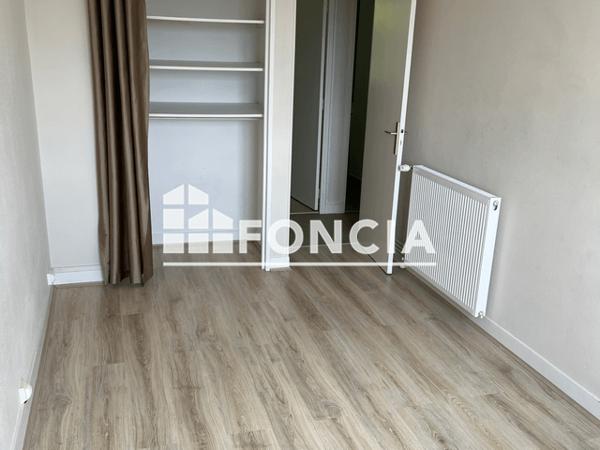 Location Appartement 4 pièces 66 m² - 5 BIS PLACE JULES GOIS Billere 64140