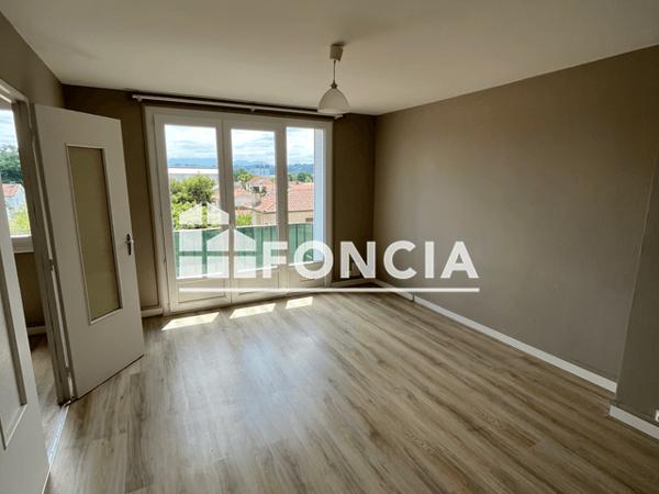 Location Appartement 4 pièces 66 m² - 5 BIS PLACE JULES GOIS Billere 64140