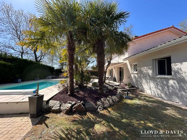 Saint-Jean d'Illac Bourg- Maison contemporaine avec piscine et dépendance