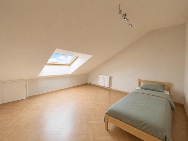 Maison familiale non mitoyenne avec potentiel