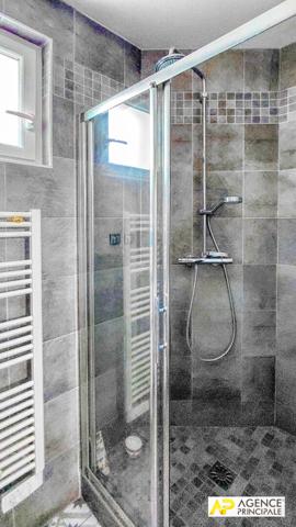 Versailles Saint-Louis Appartement 3 pièces d'environ 61 m² situé au 2ème étage avec chambre de service de 10.42 m² carrez et cave 475 000 € **  - Référence  28297