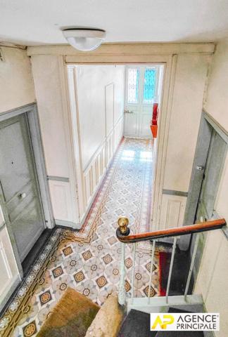 Versailles Saint-Louis Appartement 3 pièces d'environ 61 m² situé au 2ème étage avec chambre de service de 10.42 m² carrez et cave 475 000 € **  - Référence  28297
