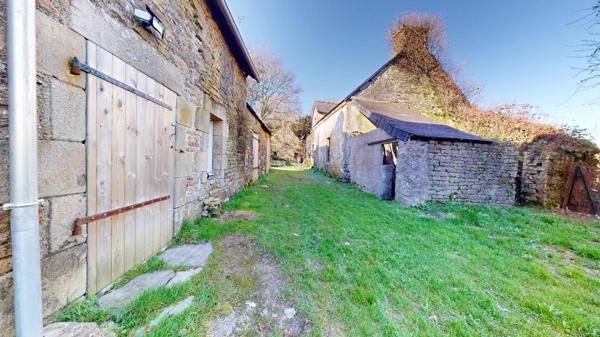 Maison + Hangar + Bâtisse à rénover + Dépendances sur 4 555 m² de terrain. (visite virtuelle disponible)