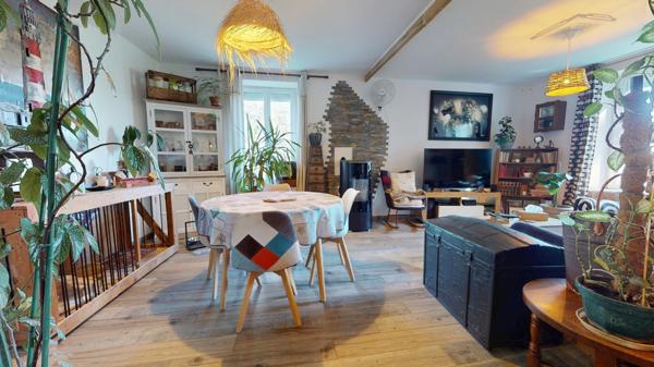 Maison + Hangar + Bâtisse à rénover + Dépendances sur 4 555 m² de terrain. (visite virtuelle disponible)